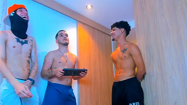 Snapshot of TheBatMansion chatting on February 8, 2026, 6:33 am TheBatMansion online show from February 8, 2026, 6:33 am