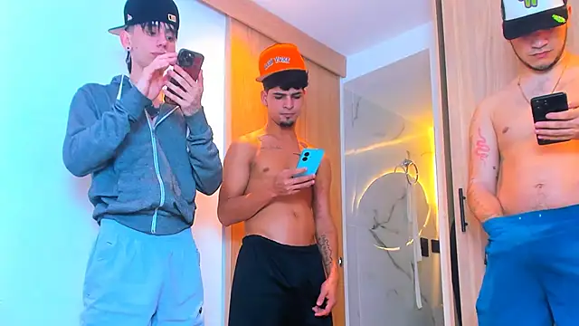 Snapshot of TheBatMansion chatting on February 11, 2026, 4:40 pm TheBatMansion online show from February 11, 2026, 4:40 pm