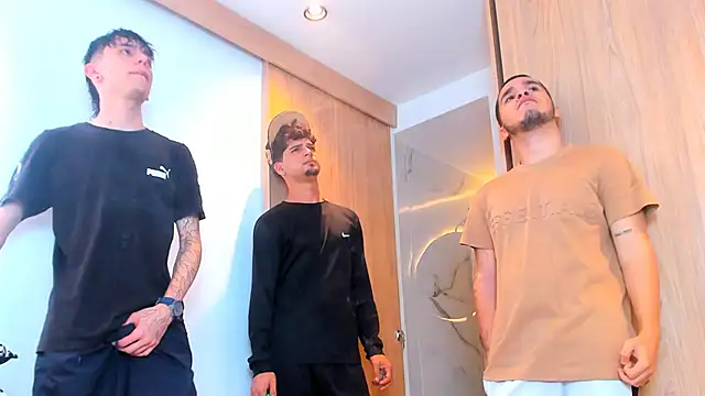 Snapshot of TheBatMansion chatting on February 13, 2026, 6:41 pm TheBatMansion online show from February 13, 2026, 6:41 pm