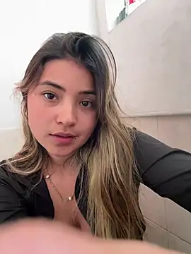 Snapshot of sweetlove- chatting on February 4, 2026, 8:37 pm sweetlove- online show from February 4, 2026, 8:37 pm