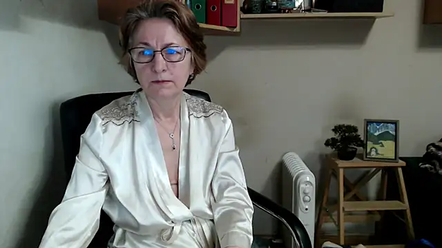 katemodel online show from April 7, 2026, 6:59 am