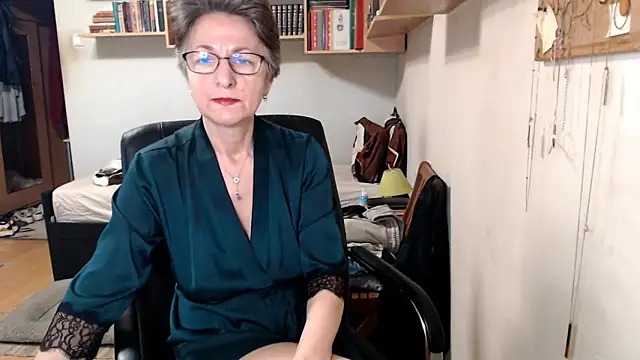 katemodel online show from September 28, 2025, 6:42 am