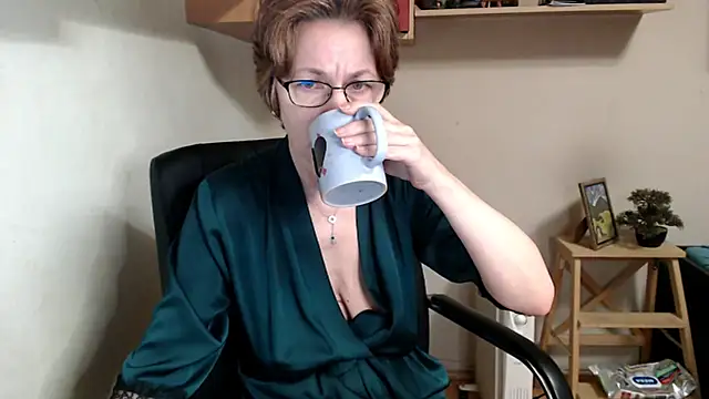 katemodel online show from February 15, 2026, 7:42 am