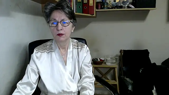 katemodel online show from November 30, 2025, 7:31 am