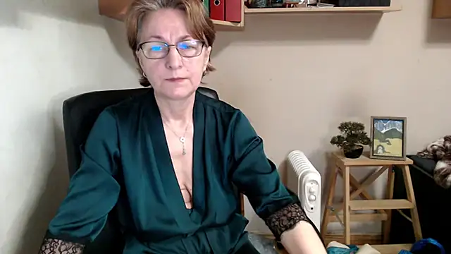 katemodel online show from April 8, 2026, 6:48 am