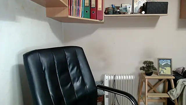 katemodel online show from April 21, 2026, 7:04 am