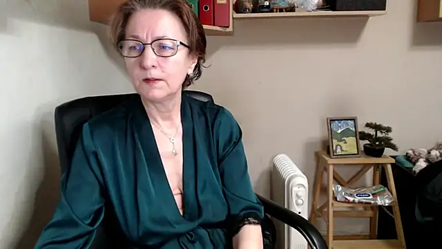 katemodel online show from March 4, 2026, 7:27 am