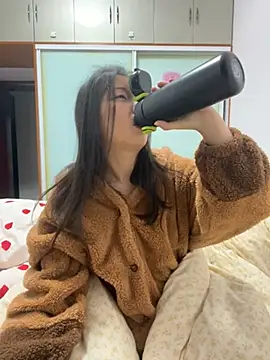 BIGBABYYEYE online show from February 7, 2026, 2:58 pm