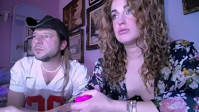 Snapshot of BobbyNSadie chatting on February 3, 2026, 4:43 am BobbyNSadie online show from February 3, 2026, 4:43 am