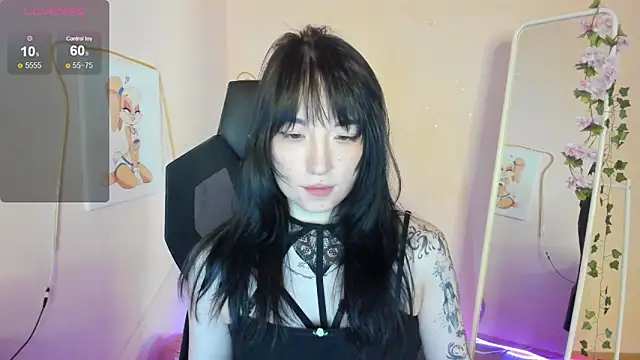 AliceeinWonderlanddd online show from May 21, 2026, 2:09 am