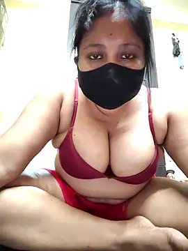 Snapshot of Curvy_Trisha chatting on April 13, 2026, 8:02 pm Curvy Trisha online show from April 13, 2026, 8:02 pm