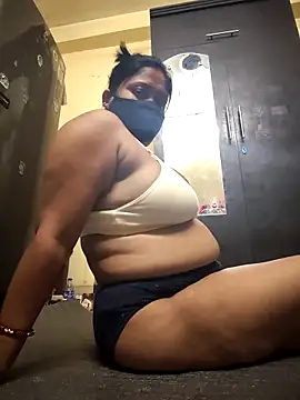 Snapshot of Curvy_Trisha chatting on March 19, 2026, 7:58 pm Curvy Trisha online show from March 19, 2026, 7:58 pm