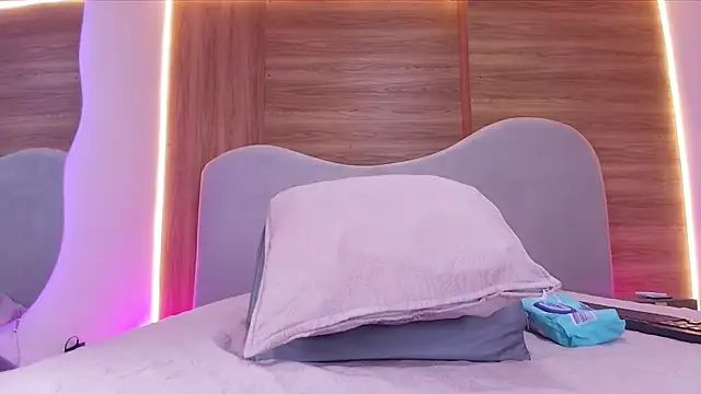 Snapshot of shaina_adams chatting on February 24, 2026, 12:06 pm shaina adams online show from February 24, 2026, 12:06 pm