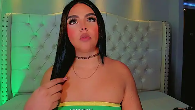 Maia Hotts online show from May 22, 2026, 8:18 pm