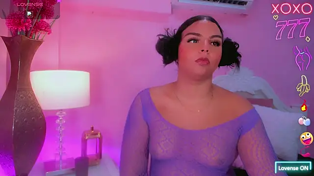 Maia Hotts online show from April 6, 2026, 8:21 pm