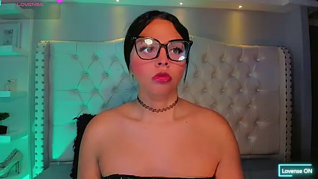 Maia Hotts online show from June 1, 2026, 7:57 pm