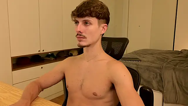 vitoraugustoxxx online show from March 20, 2026, 6:09 pm