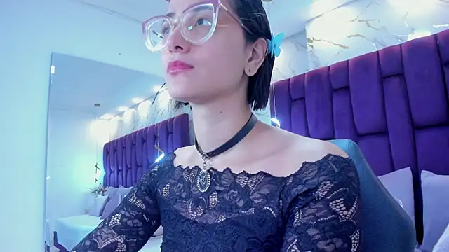 crystalstonee online show from February 16, 2026, 9:45 pm