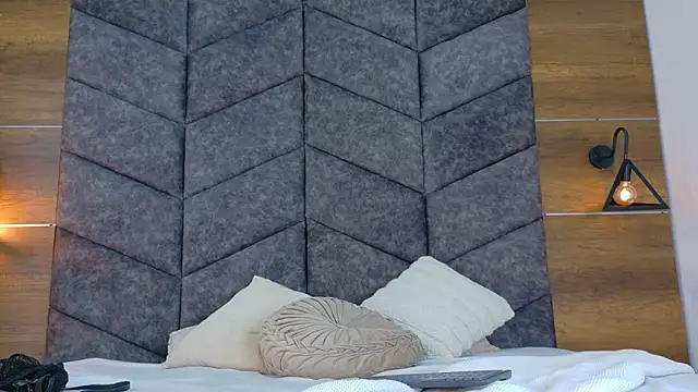 AnnieRouse   online show from March 26, 2026, 11:41 am