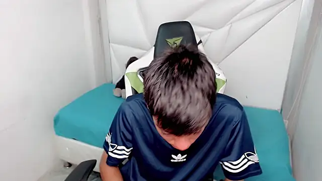 Liarr  online show from March 4, 2026, 8:05 pm