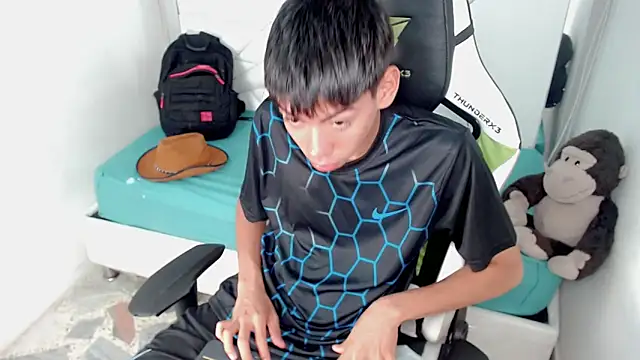 Liarr  online show from February 25, 2026, 7:47 pm