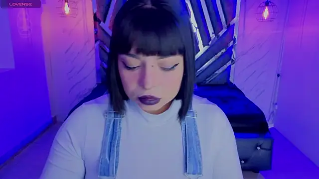 Snapshot of _Vermell_ chatting on February 5, 2026, 7:43 pm Vermell online show from February 5, 2026, 7:43 pm