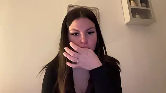 Snapshot of kiaraaaa75 chatting on February 1, 2026, 6:17 pm kiaraaaa75 online show from February 1, 2026, 6:17 pm