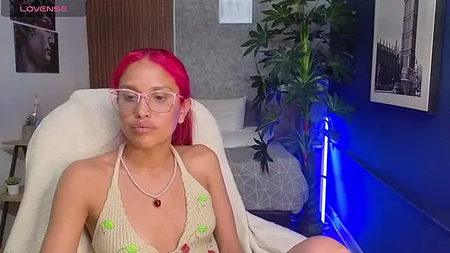 saphire  online show from April 15, 2026, 3:23 am