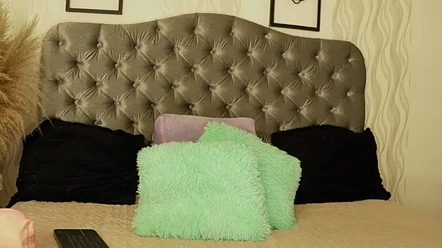 katt eyes  online show from March 20, 2026, 1:34 pm