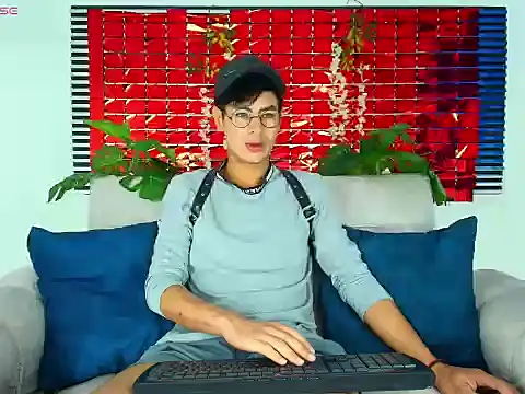 ThiiagoSaeenz online show from February 16, 2026, 4:05 pm