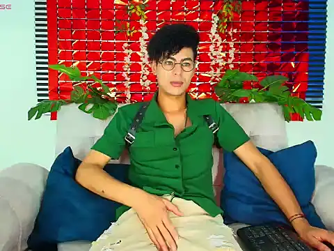 ThiiagoSaeenz online show from February 13, 2026, 3:12 pm