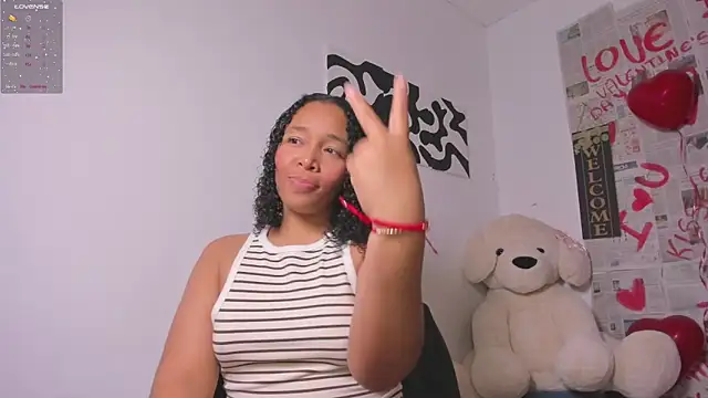 Snapshot of Nia13 chatting on February 16, 2026, 5:39 am Nia13 online show from February 16, 2026, 5:39 am