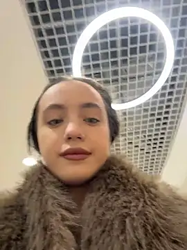 MiaTee online show from February 15, 2026, 4:46 am