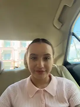 MiaTee online show from April 11, 2026, 7:45 am