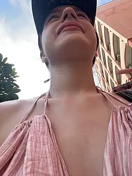 MiaTee online show from March 18, 2026, 2:26 am