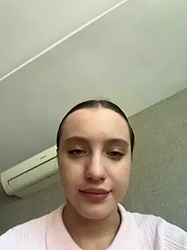 MiaTee online show from April 11, 2026, 1:57 am