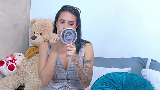 AndiVasquez online show from July 9, 2026, 1:43 pm