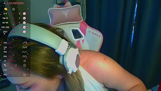 Snapshot of Emiliaaah chatting on February 26, 2026, 7:41 am Emiliaaah online show from February 26, 2026, 7:41 am