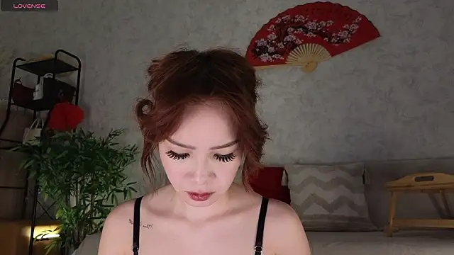 saya li11 online show from February 16, 2026, 2:05 pm