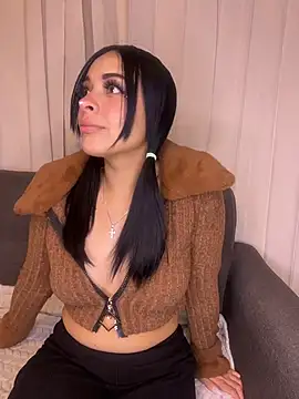 Snapshot of cristal__violetaa chatting on February 5, 2026, 3:35 am cristal violetaa online show from February 5, 2026, 3:35 am