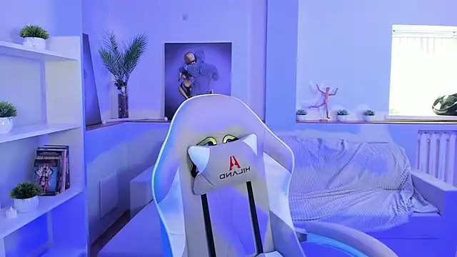 Snapshot of Madison_dolly chatting on April 4, 2026, 8:43 am Madison dolly online show from April 4, 2026, 8:43 am