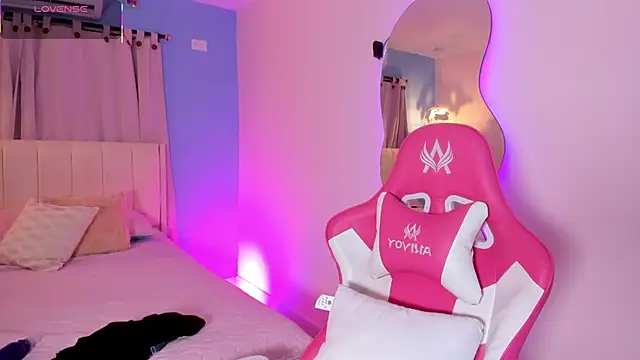 Snapshot of LOU_22_ chatting on February 21, 2026, 12:51 pm LOU 22 online show from February 21, 2026, 12:51 pm