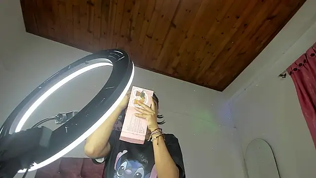 luna velveth online show from February 21, 2026, 1:40 am