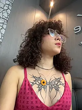 Snapshot of luci_butterfly chatting on February 4, 2026, 8:26 pm luci butterfly online show from February 4, 2026, 8:26 pm