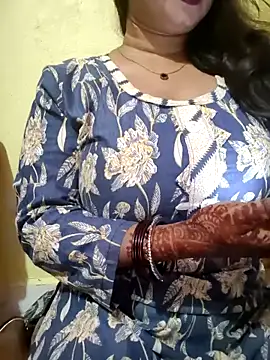 Snapshot of PARI51 chatting on February 21, 2026, 8:44 pm PARI51 online show from February 21, 2026, 8:44 pm