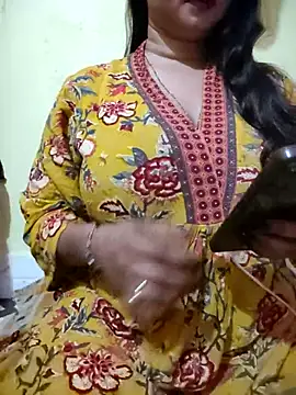 Snapshot of PARI51 chatting on February 14, 2026, 8:20 pm PARI51 online show from February 14, 2026, 8:20 pm