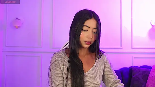 Lia Velez  online show from April 16, 2026, 3:40 am