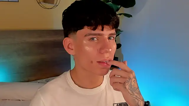 Angel eros  online show from February 12, 2026, 4:56 am