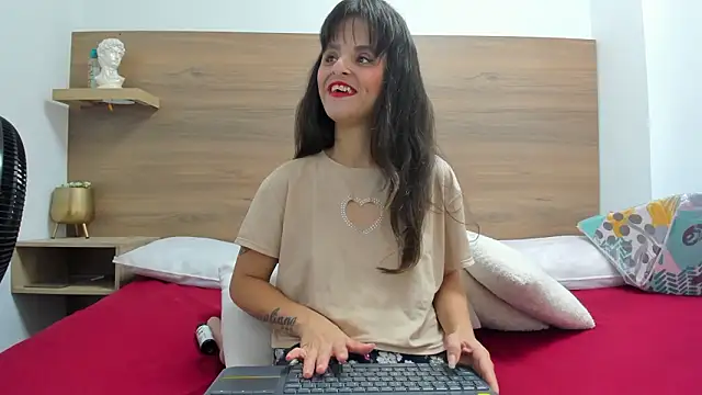 Snapshot of luz-miiaa chatting on February 23, 2026, 11:44 am luz-miiaa online show from February 23, 2026, 11:44 am