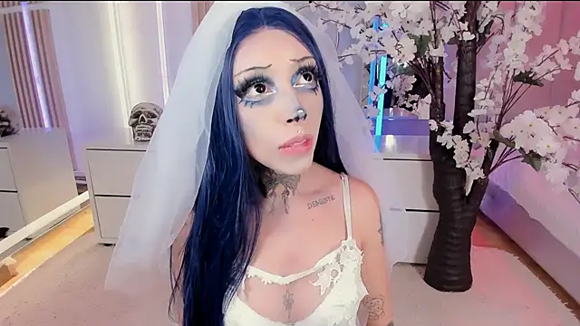 SalemBlackrose online show from April 18, 2026, 5:21 am